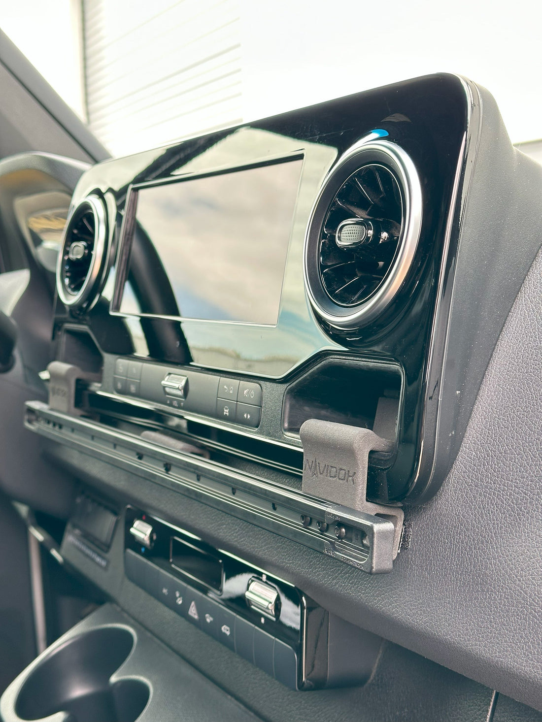 NAVIDOK Overlander Mercedes Sprinter Dash Mount